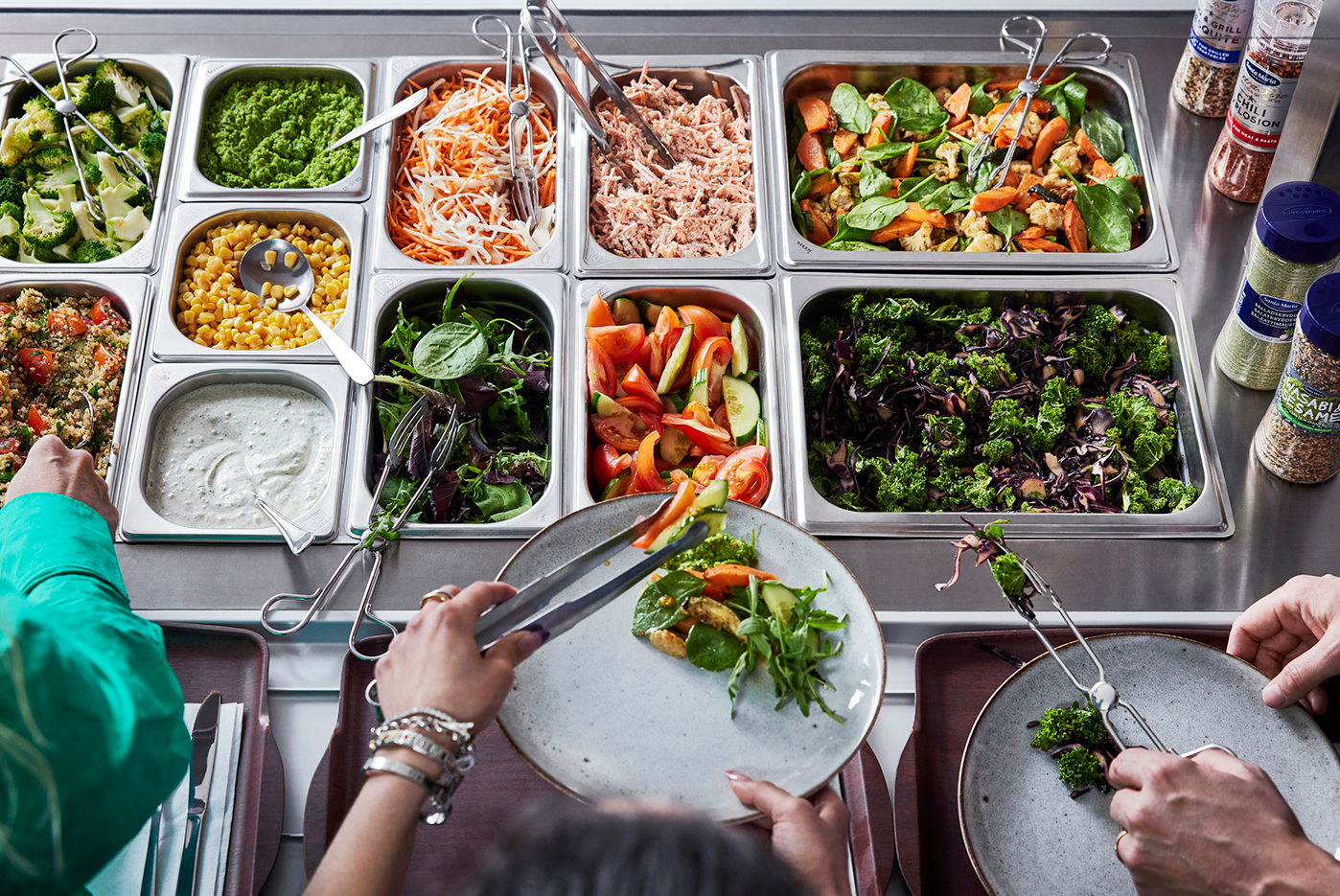 Large_scale_kitchen_The salad bar -hubspot